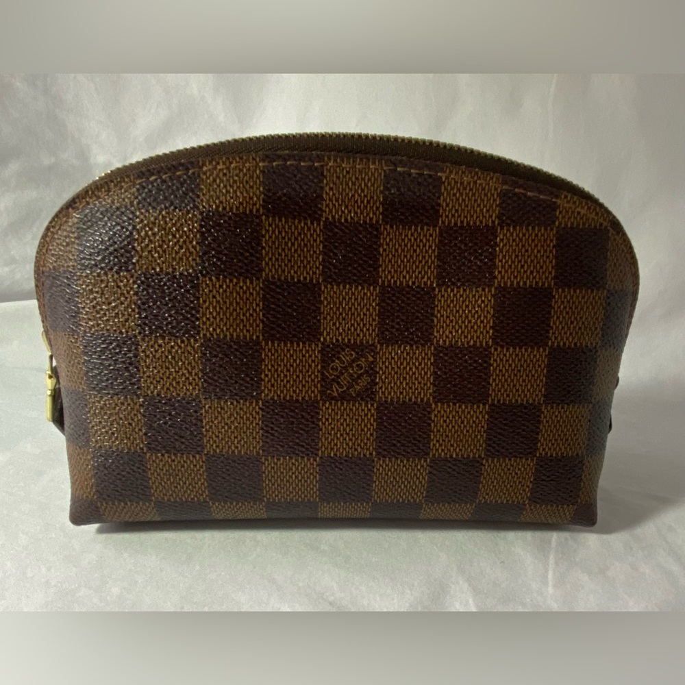 LOUIS VUITTON • Authentic • Cosmetic Bag • Ebene Damair • Previously loved